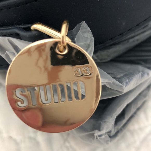 NWT blue round crossbody purse with floral embellishments on the front - Picture 4 of 4